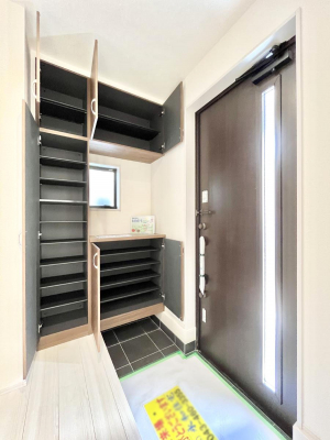 ���̑����ρ@�����Ղ���[�ł���V���[�Y�{�b�N�X�ŉƑ��S���̌C���A���ւ�������B  