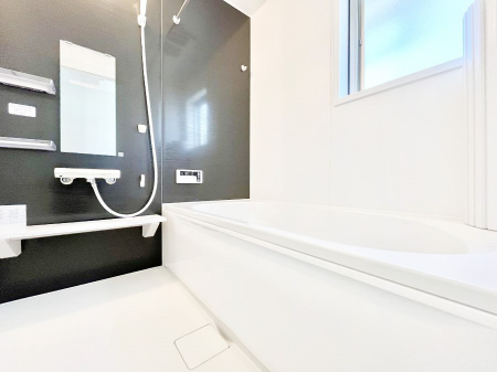 �����@���������̂���_�[�N�J���[����ɂ����o�X���[����1���̔������t���b�V���I