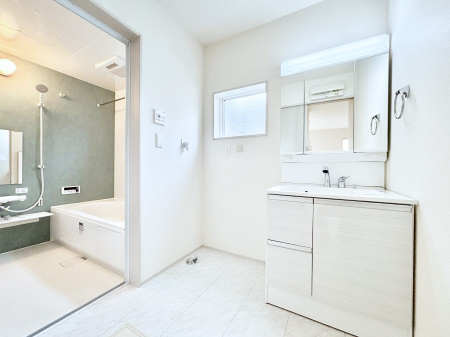 ̑@Ă̂ŎC̑ꏊłC\s܂B̐gxxCǂI