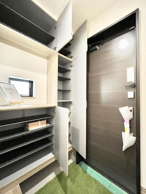 ���̑����ρ@�����Ղ���[�ł���V���[�Y�{�b�N�X�ŉƑ��S���̌C���A���ւ�������B  