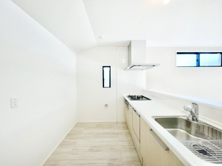 �L�b�`���@�u�₩�ȕ����ʂ蔲����L�b�`���B��������̂Ŗ��邭���C�ɂ��𗧂��܂��B