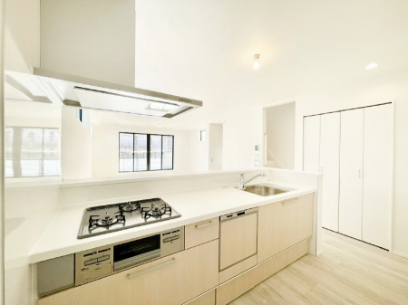 �L�b�`���@�J�E���^�[�z���ɂ��b�������Ȃ��疈���̂������������Ɗy����