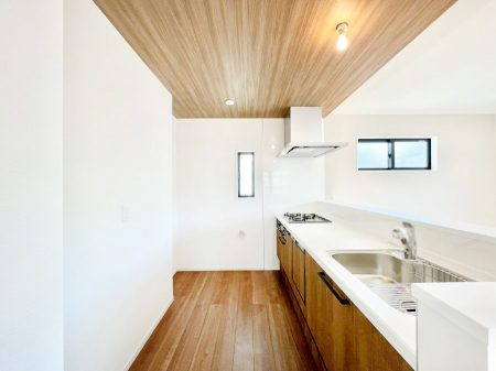 �L�b�`���@�u�₩�ȕ����ʂ蔲����L�b�`���B��������̂Ŗ��邭���C�ɂ��𗧂��܂��B