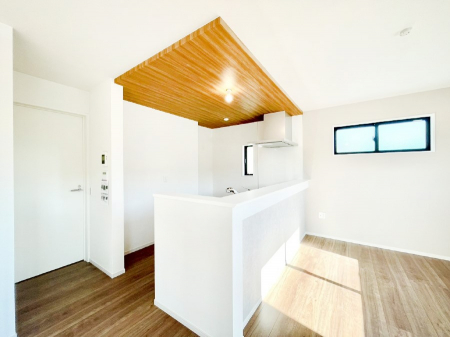 �L�b�`���@���r���O�ŗV�Ԃ��q�l�������Ȃ��炨�������ł���ΖʃL�b�`���B