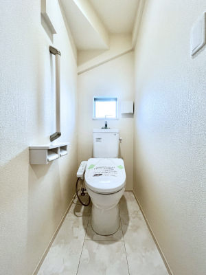 �g�C���@�g�C����1�K��2�K���ꂼ��ɔz�u����Ă��ĂƂĂ��֗��ł��B 