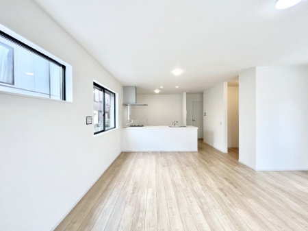 ̑ρ@Ƒ̏Ί炪RƐ܂ĂAȕ͋C̃_CjOɎdオĂ܂B