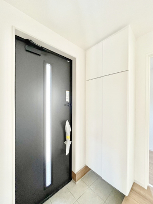 ���ց@�K���X�X���b�g�̓��������փh�A�������Ɍ���͂��Ă���܂�