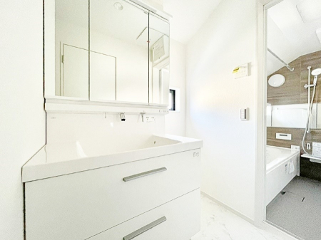 ���̑��@���ʏ��͂�Ƃ�̂���X�y�[�X�ŁA�g�x�x�������̃X�L���P�A���S�ɗ]�T�������Ăł������ł��B