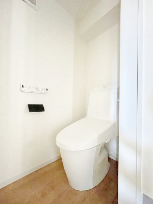 �g�C���@�g�C����1�K��2�K���ꂼ��ɔz�u����Ă��ĂƂĂ��֗��ł��B