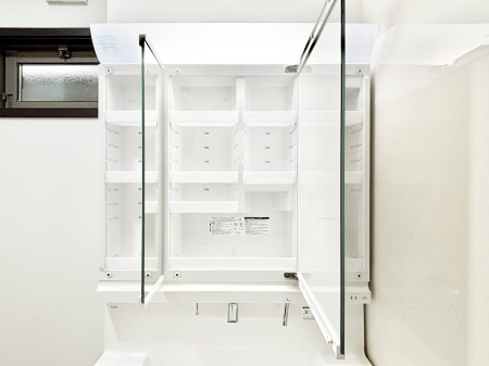 ���̑����ρ@�O�ʋ��̗��ɁA���ϕi��q���p�i�Ȃǂ����[�\�B���ʑ����������ƕۂ��܂��I