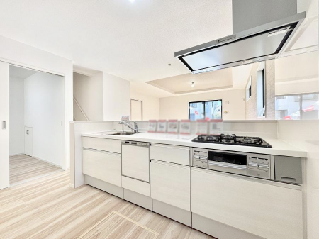 �L�b�`���@���r���O�ŗV�Ԃ��q�l�������Ȃ��炨�������ł���ΖʃL�b�`���B  