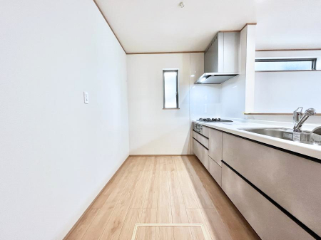 �L�b�`���@�u�₩�ȕ����ʂ蔲����L�b�`���B��������̂Ŗ��邭���C�ɂ��𗧂��܂��B