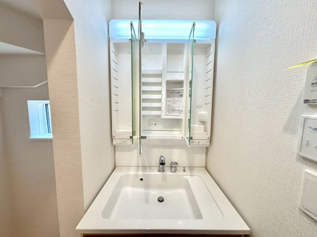 ���̑����ρ@�O�ʋ��̗��ɁA���ϕi��q���p�i�Ȃǂ����[�\�B���ʑ����������ƕۂ��܂��I