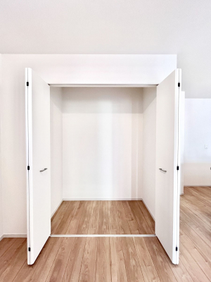 ���̑����ρ@���r���O���[�B�����Ɏ��[������ƕ����W�܂�LDK���X�b�L���Еt�������ł��ˁB  