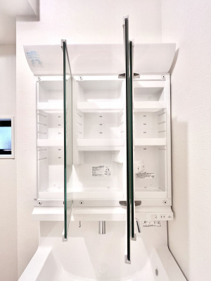 ���̑����ρ@�O�ʋ��̗��ɁA���ϕi��q���p�i�Ȃǂ����[�\�B���ʑ����������ƕۂ��܂��I