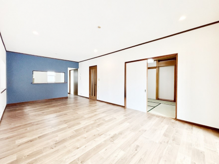 ̑ρ@Ƒ̏Ί炪RƐ܂ĂAȕ͋C̃_CjOɎdオĂ܂B