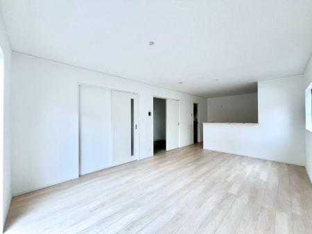 ̑ρ@Ƒ̏Ί炪RƐ܂ĂAȕ͋C̃_CjOɎdオĂ܂B