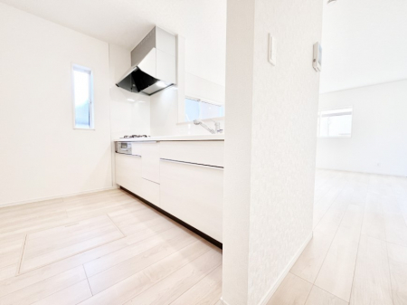 �L�b�`���@���Ƒ��̉�b�e�ޑΖʃL�b�`���B���������̃p�p�}�}�����Ƒ��Ɖ߂������Ԃ����������I