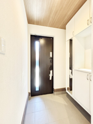 ���ց@�K���X�X���b�g�̓��������փh�A�������Ɍ���͂��Ă���܂�