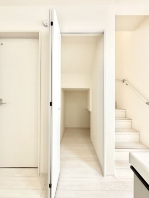 ���̑����ρ@���r���O���[�B�����Ɏ��[������ƕ����W�܂�LDK���X�b�L���Еt�������ł��ˁB  