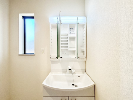 ���̑����ρ@�O�ʋ��̗��ɁA���ϕi��q���p�i�Ȃǂ����[�\�B���ʑ����������ƕۂ��܂��I