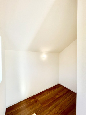 ̑@EH[NCN[[bgtŐԂLpł܂B