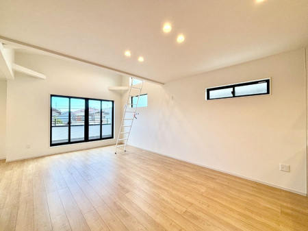 ���̑����ρ@�Ƒ��̏Ί炪���R�Ɛ��܂�Ă���A����ȕ��͋C�̃_�C�j���O�Ɏd�オ���Ă��܂��B