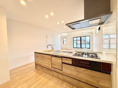 �L�b�`���@���������Ȃ���ł����Ƒ��Ƃ̉�b���y���߂�ΖʃL�b�`��