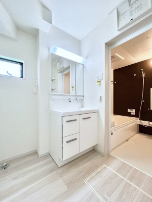 ̑@Ă̂ŎC̑ꏊłC\s܂B̐gxxCǂI