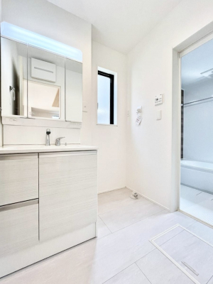 ̑@Ă̂ŎC̑ꏊłC\s܂B̐gxxCǂI