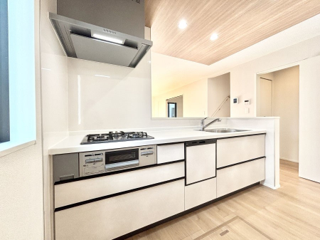 �L�b�`���@���������Ȃ���ł����Ƒ��Ƃ̉�b���y���߂�ΖʃL�b�`��