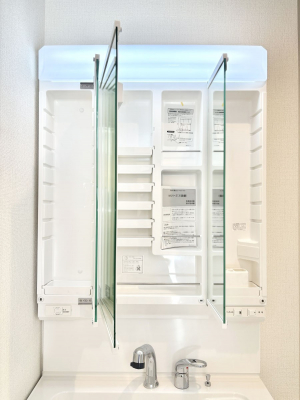 ���̑����ρ@�O�ʋ��̗��ɁA���ϕi��q���p�i�Ȃǂ����[�\�B���ʑ����������ƕۂ��܂��I