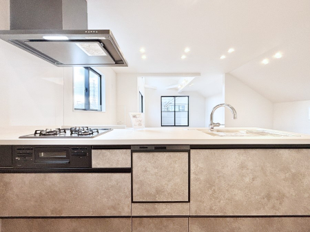 �L�b�`���@���r���O�����n����l�C�̃J�E���^�[�L�b�`���B �Ƒ��������Ȃ���Ǝ������邱�Ƃ��ł��܂��B