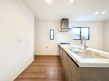 �L�b�`���@�u�₩�ȕ����ʂ蔲����L�b�`���B��������̂Ŗ��邭���C�ɂ��𗧂��܂��B