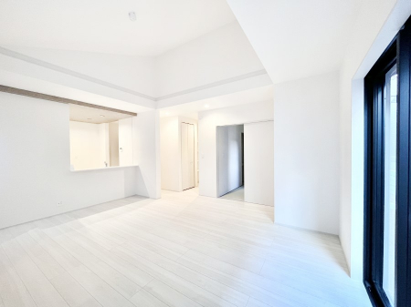 ���̑����ρ@�Ƒ��̏Ί炪���R�Ɛ��܂�Ă���A����ȕ��͋C�̃_�C�j���O�Ɏd�オ���Ă��܂�