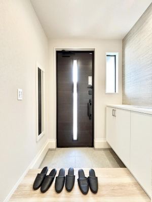 ���ց@�K���X�X���b�g�̓��������փh�A�������Ɍ���͂��Ă���܂��@