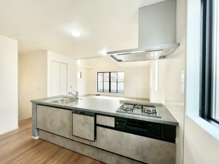 �L�b�`���@���������Ȃ���ł����Ƒ��Ƃ̉�b���y���߂�ΖʃL�b�`��