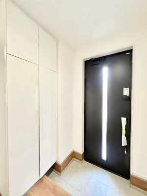 ���ց@�K���X�X���b�g�̓��������փh�A�������Ɍ���͂��Ă���܂��@