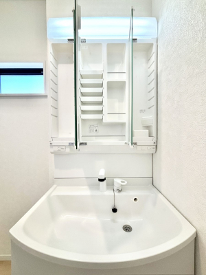 ���̑����ρ@�O�ʋ��̗��ɁA���ϕi��q���p�i�Ȃǂ����[�\�B���ʑ����������ƕۂ��܂��I