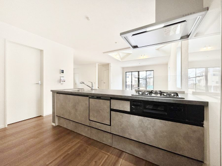 �L�b�`���@���r���O�ŗV�Ԃ��q�l�������Ȃ��炨�������ł���ΖʃL�b�`���B  