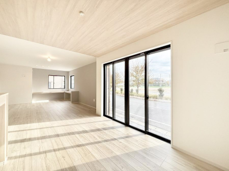 ���r���O�@�Ƒ��c���̎��Ԃ����������Ȃ��났�̃��r���O�_�C�j���O�B   