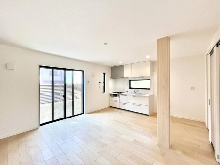 ���r���O�@���邢�z���������A�����̕��͋C�ɖ�������郊�r���O�E�_�C�j���O�B 