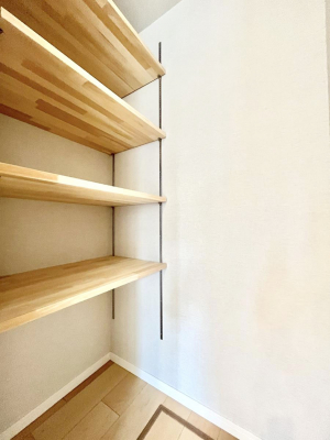 ���̑����ρ@���r���O���[�B�����Ɏ��[������ƕ����W�܂�LDK���X�b�L���Еt�������ł��ˁB  