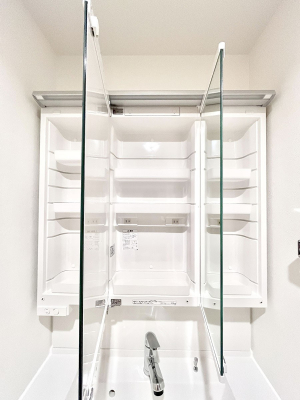 ���̑����ρ@�O�ʋ��̗��ɁA���ϕi��q���p�i�Ȃǂ����[�\�B���ʑ����������ƕۂ��܂��I