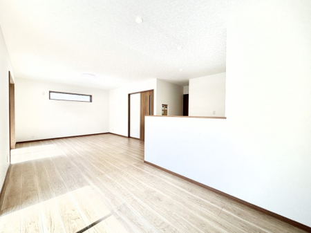 ̑ρ@Ƒ̏Ί炪RƐ܂ĂAȕ͋C̃_CjOɎdオĂ܂B