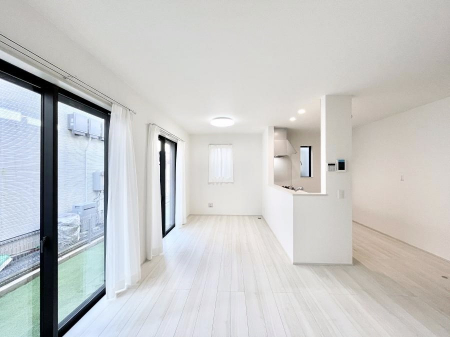 ���̑����ρ@�Ƒ��̏Ί炪���R�Ɛ��܂�Ă���A����ȕ��͋C�̃_�C�j���O�Ɏd�オ���Ă��܂��B