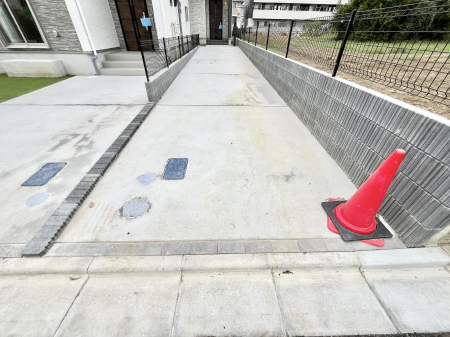 @2\I}Ȃql̒ԂɁB܂AƑ̎]ԃXy[XƂĂ劈B