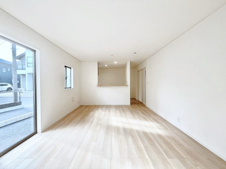 ̑ρ@Ƒ̏Ί炪RƐ܂ĂAȕ͋C̃_CjOɎdオĂ܂ 