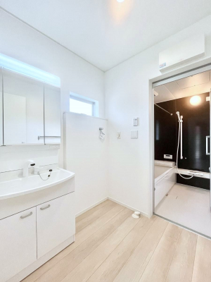 ̑@Ă̂ŎC̑ꏊłC\s܂B̐gxxCǂI