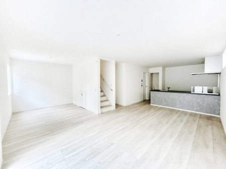 ̑ρ@Ƒ̏Ί炪RƐ܂ĂAȕ͋C̃_CjOɎdオĂ܂B